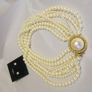 Beautiful Carol Lee Costume Pearl Choker style necklace